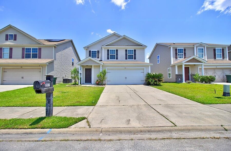 207 Bender St in Hinesville, GA - Building Photo