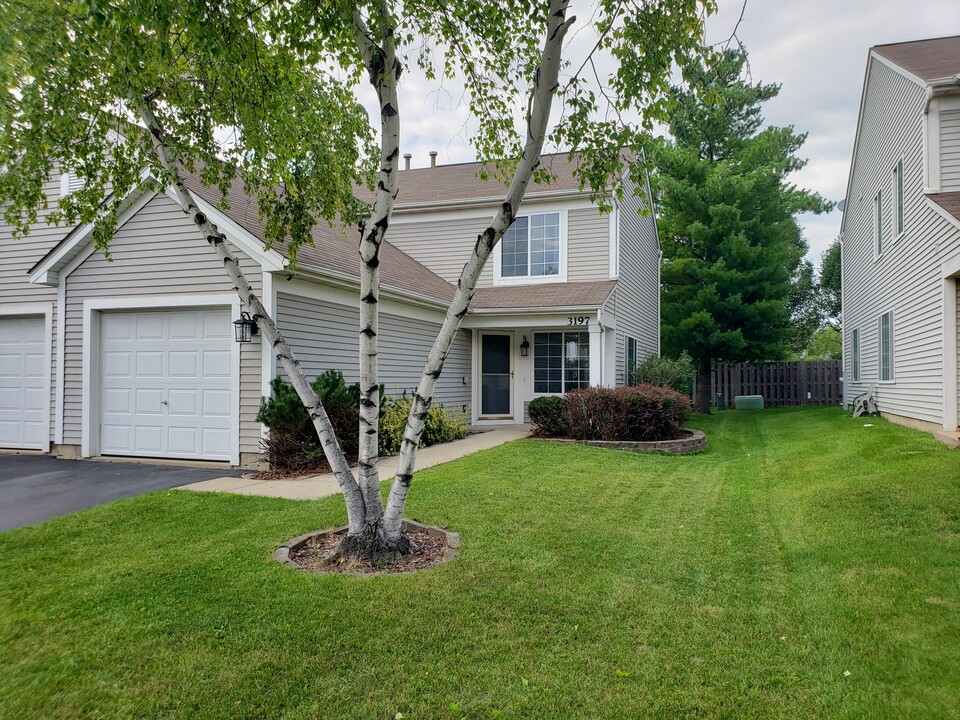 3197 Impressions Dr in Lake In The Hills, IL - Building Photo