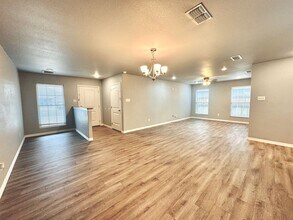 1302 N Clinton Ave in Lubbock, TX - Building Photo - Building Photo