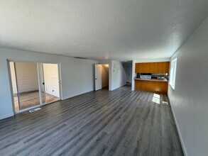1266 Charlene St S in Salem, OR - Foto de edificio - Building Photo