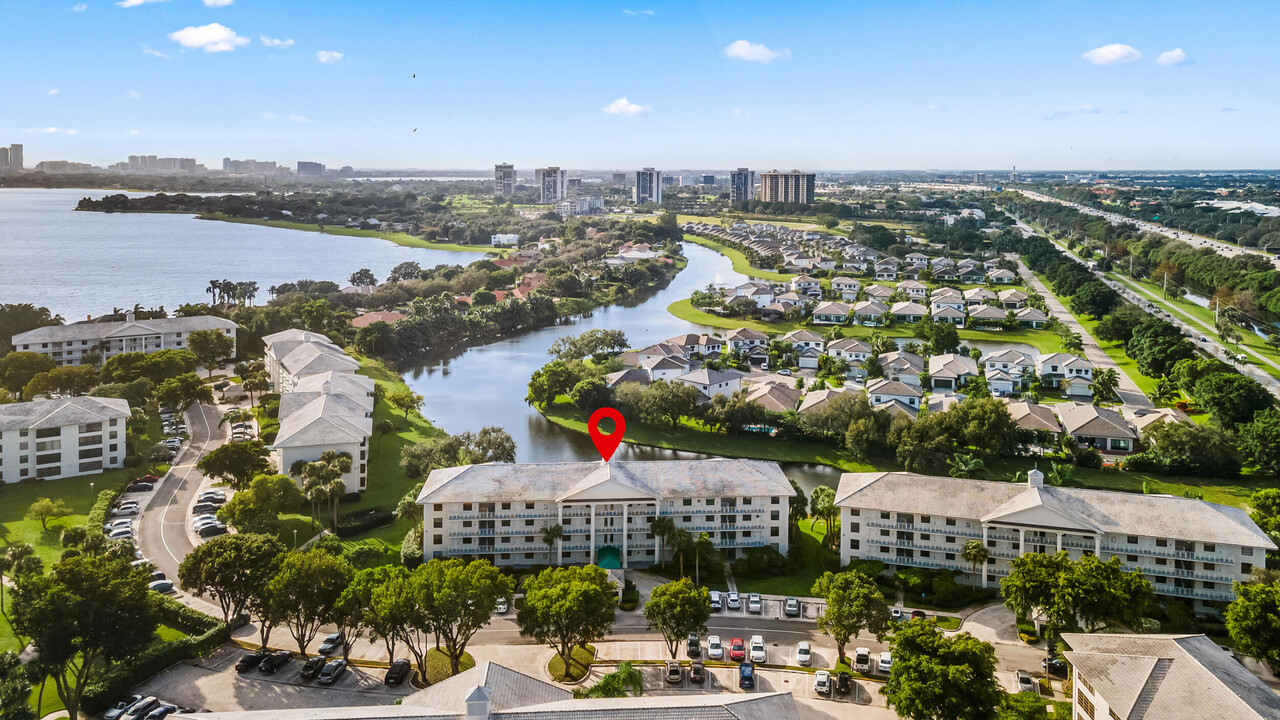 3630 Whitehall Dr in West Palm Beach, FL - Foto de edificio
