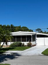 8145 SE Wren Ave in Hobe Sound, FL - Building Photo - Building Photo