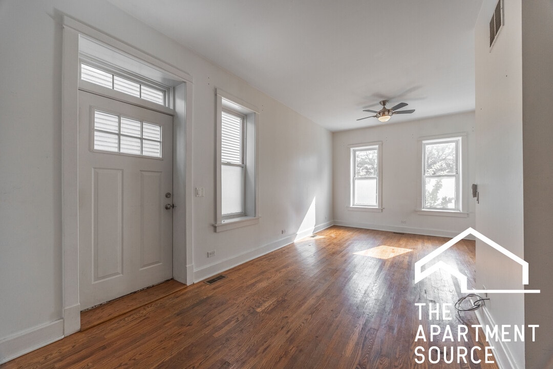 1822 S Throop St, Unit 1F in Chicago, IL - Foto de edificio