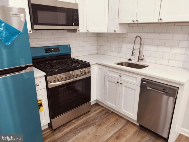 property at 1745 W Passyunk Ave
