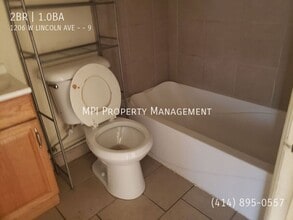 1206 W Lincoln Ave in Milwaukee, WI - Building Photo - Building Photo