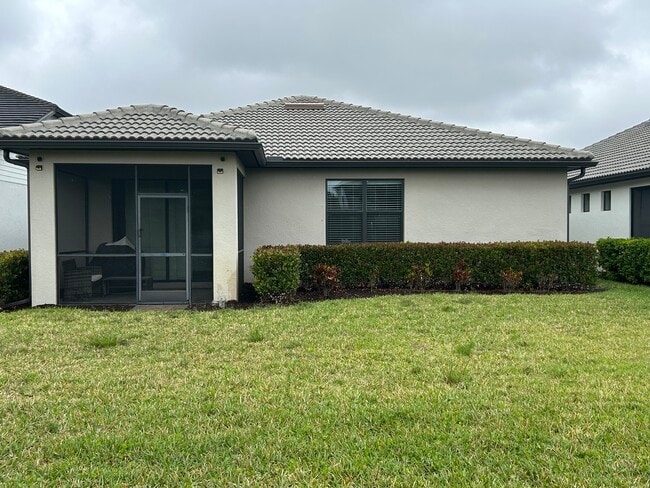 17171 Anesbury Pl in Ft. Myers, FL - Building Photo - Building Photo