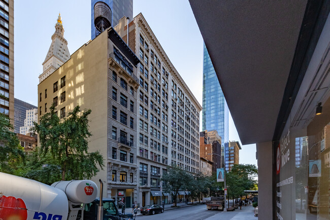 21 E 22nd St in New York, NY - Foto de edificio - Building Photo