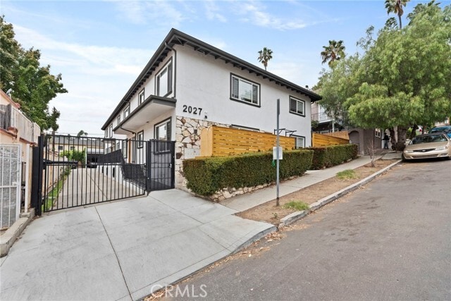 property at 2027 Vista Del Mar Ave