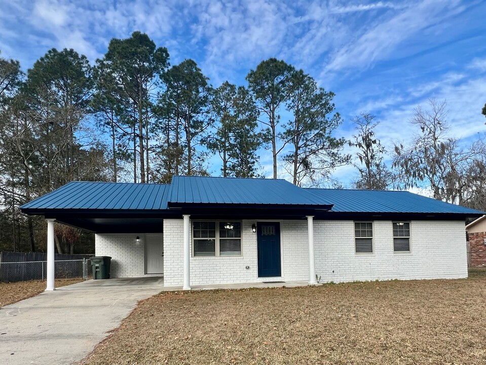 984 White Cir in Hinesville, GA - Building Photo