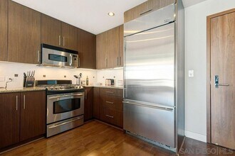 325 Seventh Ave, Unit 1707 in San Diego, CA - Building Photo - Building Photo