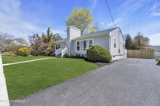 86 Riverdale Ave in Neptune City, NJ - Foto de edificio - Building Photo