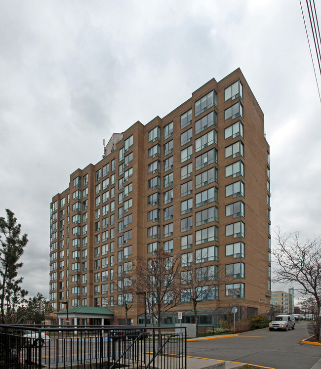 Waldorf Condominiums in Whitby, ON - Building Photo - Primary Photo