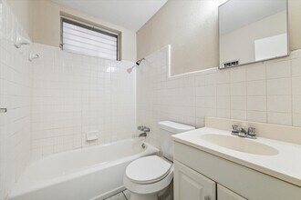 3259 Branard St in Houston, TX - Building Photo - Building Photo
