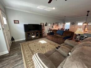 College Oaks E-106 in Auburn, AL - Foto de edificio - Building Photo