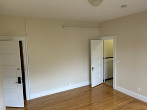 1476 Beacon St, Unit 3 in Brookline, MA - Foto de edificio - Building Photo