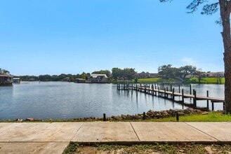 210 Pelham Rd in Fort Walton Beach, FL - Foto de edificio - Building Photo