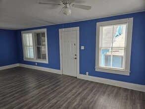 2407 40th St, Unit Efficiency Apartment in Galveston, TX - Foto de edificio - Building Photo