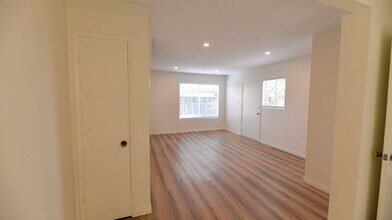 218 Avenida Rosa in San Clemente, CA - Building Photo - Building Photo