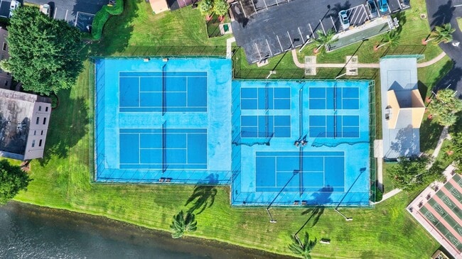 15364 Lakes of Delray Blvd in Delray Beach, FL - Building Photo - Building Photo