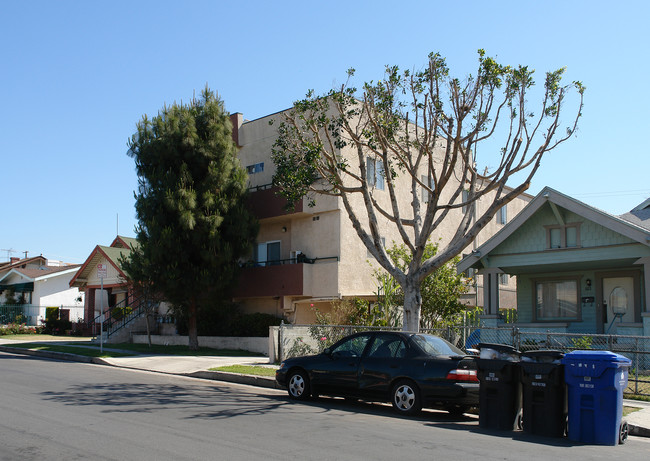 526 N Oxford Ave in Los Angeles, CA - Building Photo - Building Photo