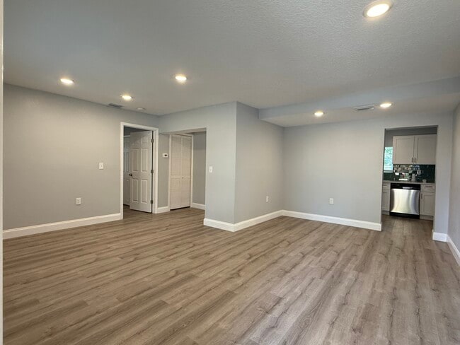 5032 Welborn Rd in Jacksonville, FL - Building Photo - Building Photo