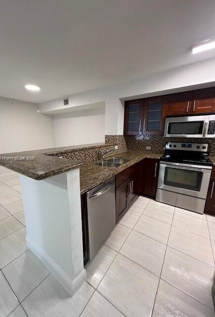 577 SW 111th Ln in Pembroke Pines, FL - Building Photo
