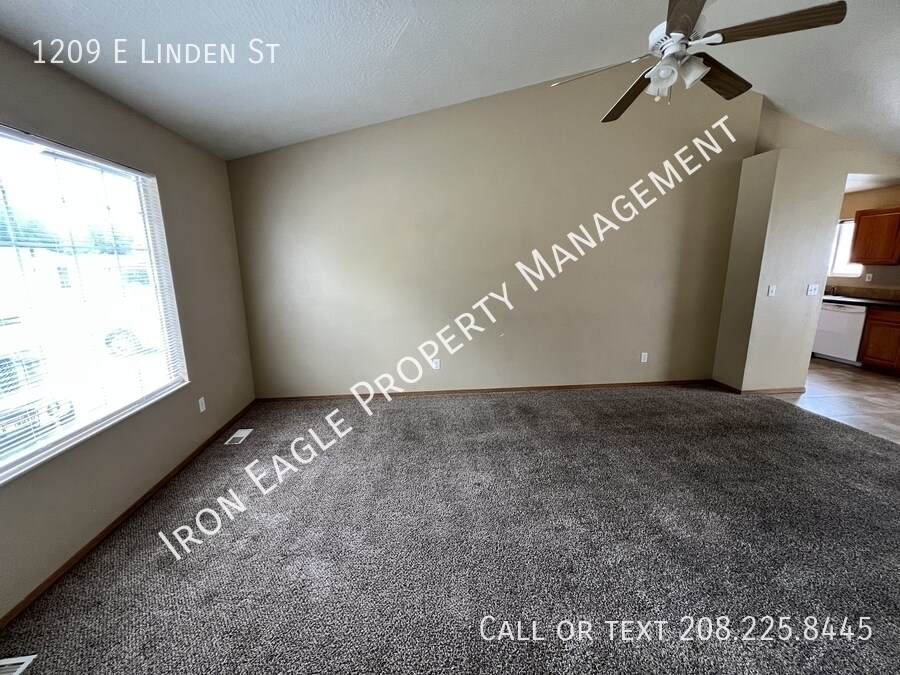 1209 E Linden St in Caldwell, ID - Building Photo