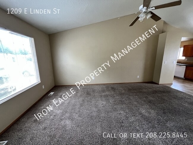 1209 E Linden St