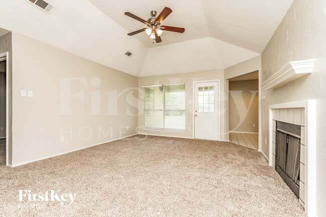 606 Plainview Dr in Mansfield, TX - Foto de edificio - Building Photo