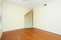 511 W Gray St photo'