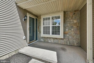 35 Nutmeg Pl in Newtown, PA - Building Photo