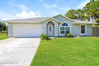 250 Bayshore Ave NW in Palm Bay, FL - Building Photo - Building Photo