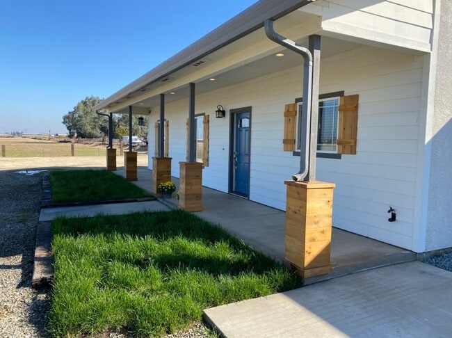 19511 Williams Ave in Hilmar, CA - Building Photo - Building Photo