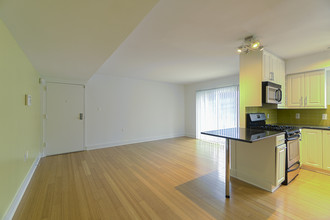 2333 16th St SE-Unit -201 in Washington, DC - Building Photo - Building Photo