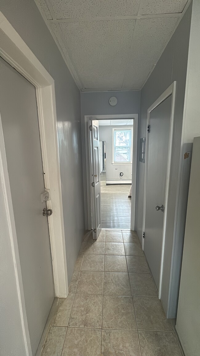 482 Thomas Ave, Unit #2 in Lyndhurst, NJ - Building Photo - Building Photo
