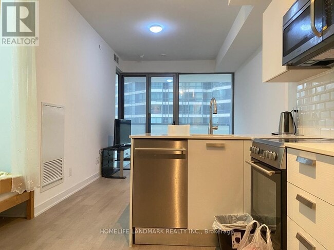 57 St Joseph St in Toronto, ON - Building Photo - Building Photo