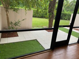 8411 Forest Hills Dr in Coral Springs, FL - Building Photo