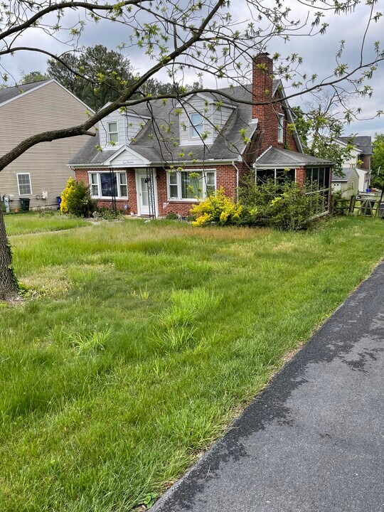 6018 Hunt Club Rd in Elkridge, MD - Building Photo