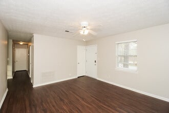 243 Sedgefield Dr in Jonesboro, GA - Building Photo - Building Photo