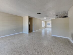 10632 Laburnum Dr in Port Richey, FL - Building Photo - Building Photo