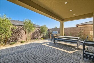 10042 Cardinal Knl Ave in Las Vegas, NV - Building Photo - Building Photo