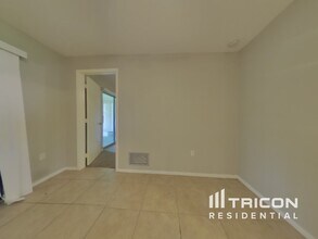 20111 Ventura Ave in Port Charlotte, FL - Building Photo - Building Photo