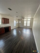 203 Palmwood Dr, Unit B in Victoria, TX - Foto de edificio - Building Photo