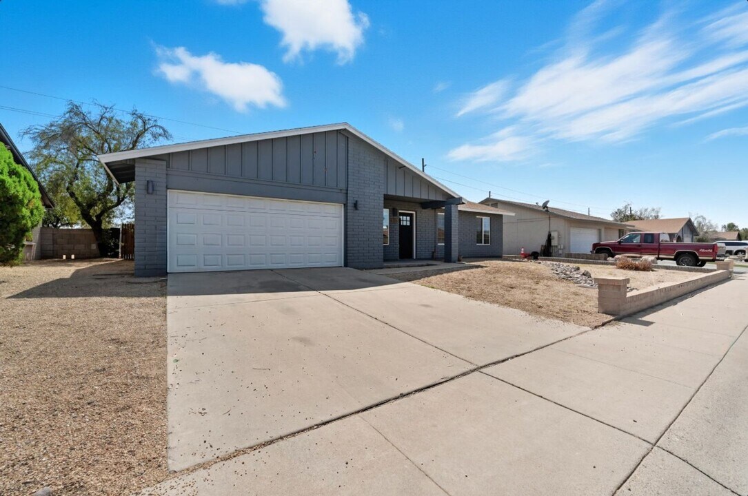 6337 W Caron St in Glendale, AZ - Building Photo