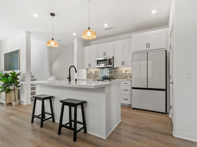 1191 Grassland Rd in Mission Viejo, CA - Foto de edificio - Building Photo