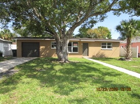 715 Essex Rd in Daytona Beach, FL - Building Photo