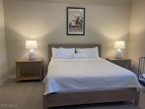 7563 Moorgate Point Way in Naples, FL - Foto de edificio - Building Photo