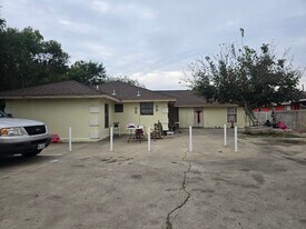 2016 S India Ave in Laredo, TX - Building Photo