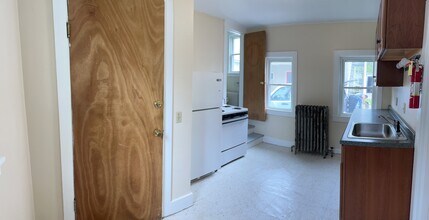 27 Loomis St, Unit 3 in Burlington, VT - Building Photo - Building Photo
