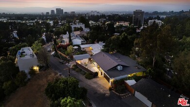5102 Escobedo Dr in Los Angeles, CA - Foto de edificio - Building Photo